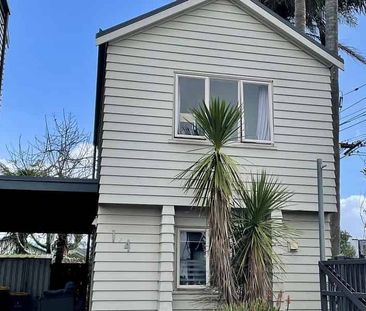Cute two-bedroom townhouse in Henderson - Photo 5