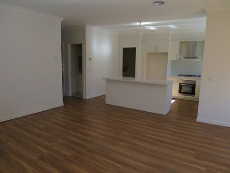 35 Swanson Crescent, Chadstone VIC 3148 - Townhouse For Rent | Domain - Photo 3