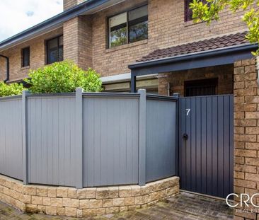 North Facing Two Bedroom Townhouse With Terrace - Photo 2