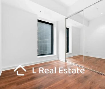 Modern 2 Bedroom Apartment in the Heart of Melbourne CBD - Photo 3