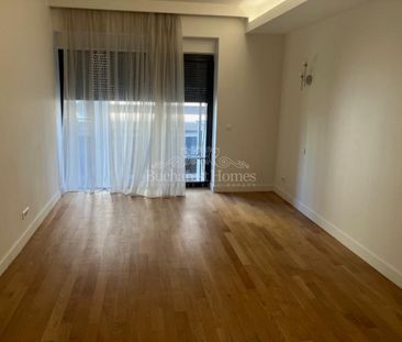 Spacious and Luxurious Three Bedroom Apartment with Leafy Views - H... - Photo 1