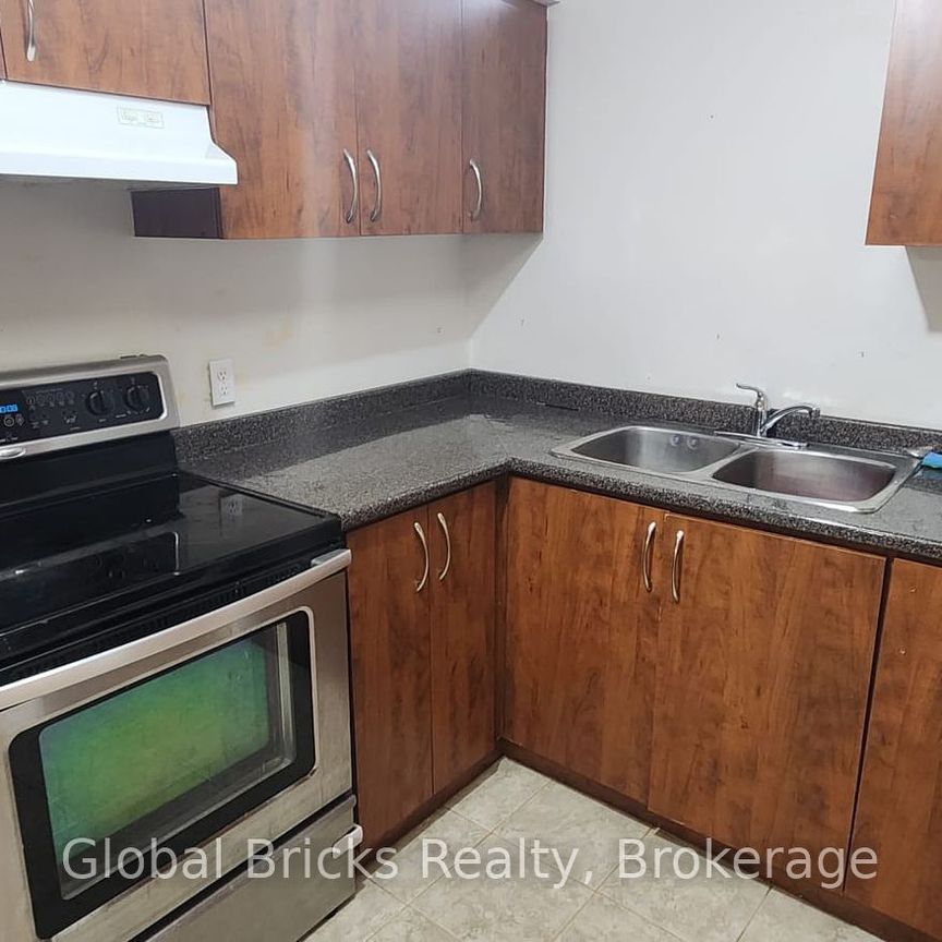 For Lease - 4187 Goldenrod Crescent Unit# Basement, Mississauga, Ontario - Photo 1