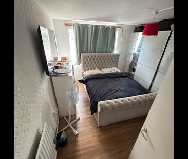 Room in a Shared Flat, Whitmore House, N11 - Photo 2
