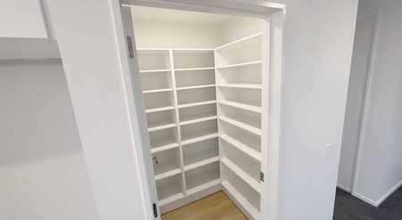 Generous Grounds, Modern Living - Photo 2