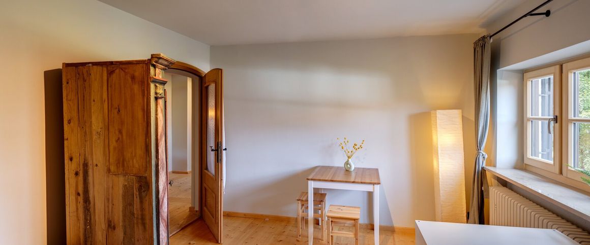 Charming apartment in historic famrhouse in Ostin - Photo 1