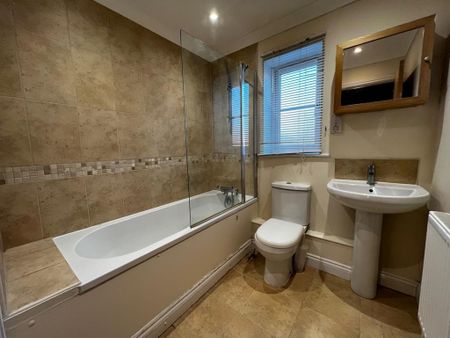 3 bedroom semi-detached house to rent - Photo 5