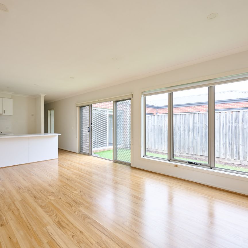MODERN COMFORT & CONVENIENCE AWAITS!! - Photo 1