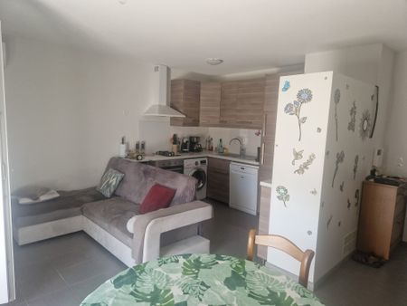 Location Appartement 2 pièces 39m² CHATEAUNEUF LES MARTIGUES 13220 - Photo 2