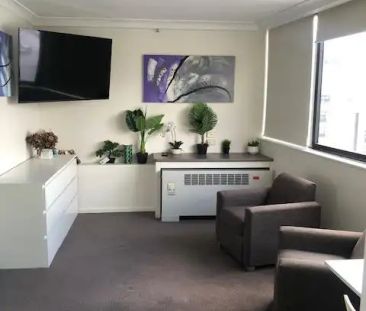 “Inner-city living with everything at your doorstep! - All Utilitie... - Photo 1