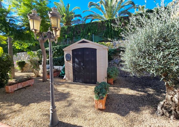 FOR RENT: SPACIOUS AND ELEGANT VILLA IN MORAIRA with 4 bedrooms for LONG TERM