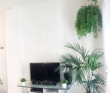 Luxury Apartment for rent in Marbella, Andalusia - Photo 4