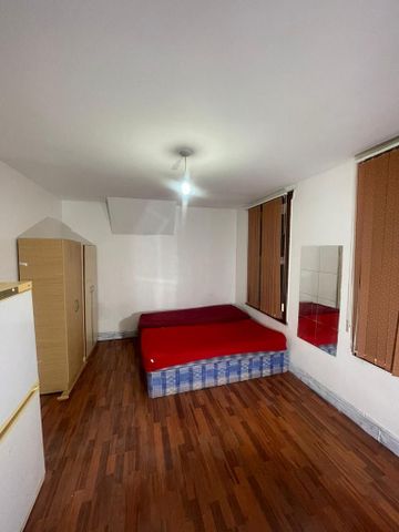 1 bedroom in a flat share to rent - Photo 2