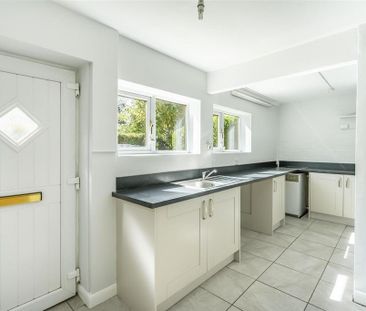 3 bedroom detached house to rent - Photo 3