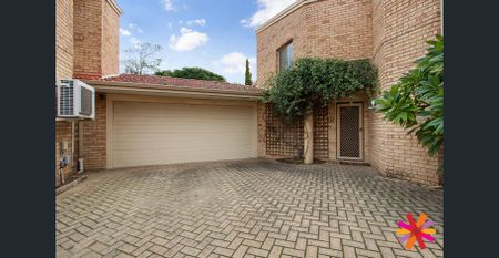 FANTASTIC 3 BEDROOM 2 BATHROOM TOWNHOUSE IN SOUTH PERTH! - Photo 3