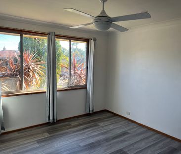 Freshly Renovated 3 bedroom home - Photo 2