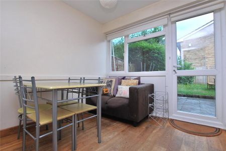 4 bedroom semi-detached house to rent - Photo 5