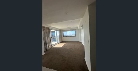 Newly renovated penthouse view apartment - Photo 3