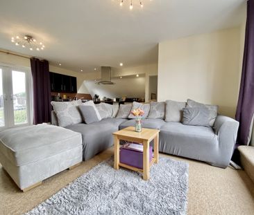 2 bed flat to rent in Grove Park Road, Weston-super-Mare, BS23 - Photo 1