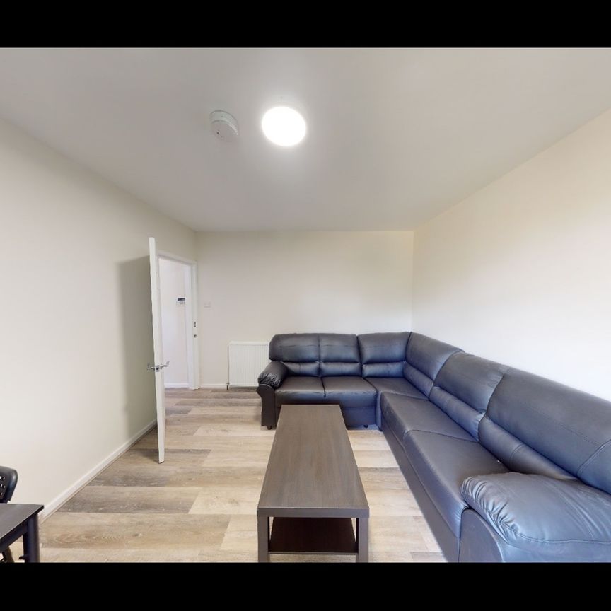 Room in a Shared House, Becketts Park Crescent, LS6 - Photo 1