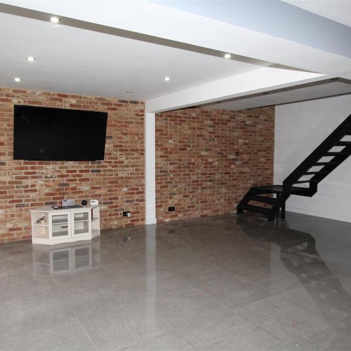 4 bedroom house to rent - Photo 1