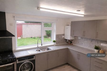 3 bedroom semi-detached house to rent - Photo 3