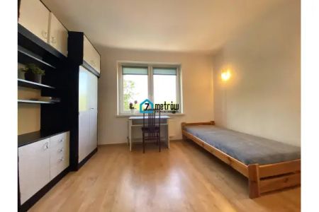 TRZY POKOJOWE 60 m2 - DLA STUDENTÓW- całość 1650zł! - Фото 4