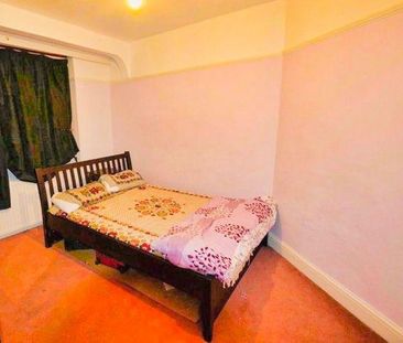 4 bedroom terraced house to rent - Photo 5