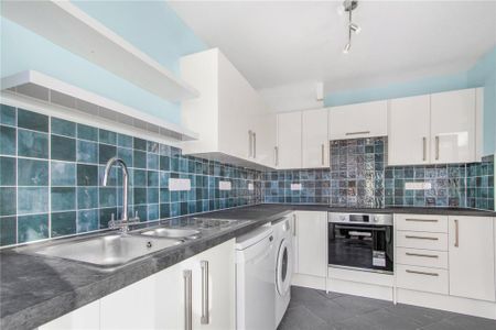 3 bedroom end of terrace house to rent - Photo 3