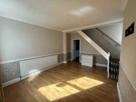 2 bedroom terraced house to rent - Photo 2
