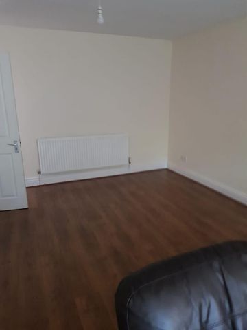 4 bedroom semi-detached house to rent - Photo 4