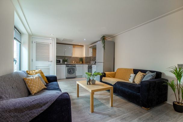 4 Bed Flat, Regent Terrace, S3 - Photo 1