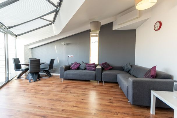 2 Bed Flat, Mann Island, L3 - Photo 1