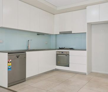Spacious Two-Bedroom Apartment with Leafy Outlook - Photo 3
