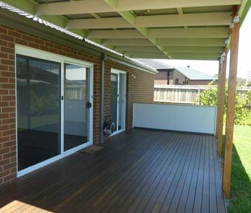 MODERN HOME BROOKFIELD LAKES ESTATE - Photo 5