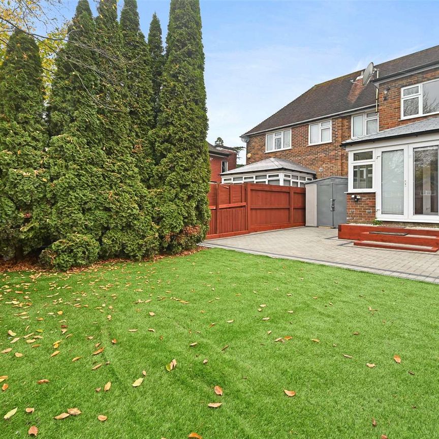 The property, situated in a convenient and popular location has three bedrooms, a reception room split into dining and living areas, a conservatory, study, kitchen and two bath/shower rooms. - Photo 1