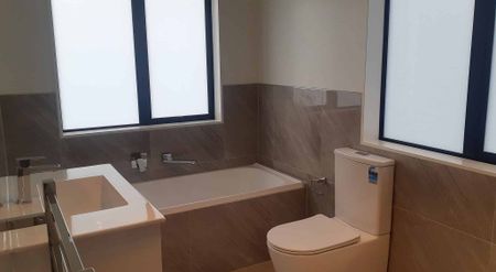 So Central, So convenient - Photo 5