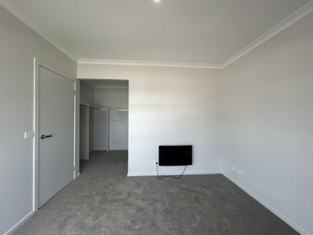 Modern 4-Bedroom Family Home | Solar Power + EV Charger | Quiet Benalla Estate - Photo 3