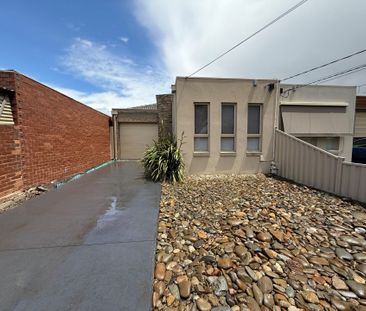 Please contact catie@sweeneyea.com.au for private inspections. - Photo 5