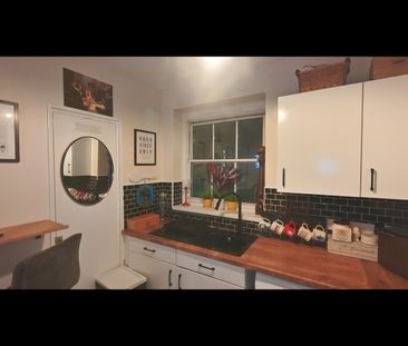 Room in a Shared Flat, William Bonney Estate, SW4 - Photo 4