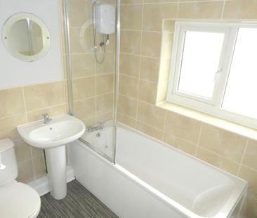 4 bedroom semi-detached house to rent - Photo 3