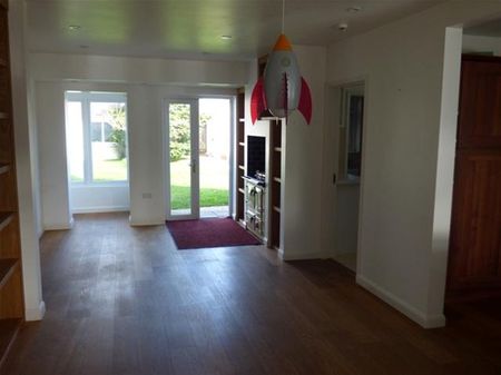 3 bedroom detached house to rent - Photo 2