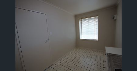 One bedroom with it all! - Photo 2