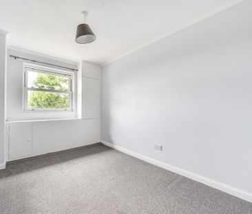 3 bedroom flat to rent - Photo 6
