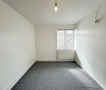 3 Bedroom House To Let - Photo 4