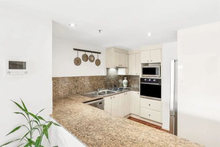 “Harbour Garden Towers - Furnished - Available 1st December” - Photo 3