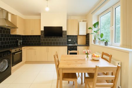 Room in a Shared Flat, Gated, SE16 - Photo 4