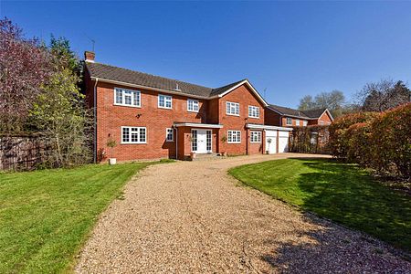 A contemporary detached family home in a cul-de-sac location with direct gated access to a nearby river towpath. - Photo 3