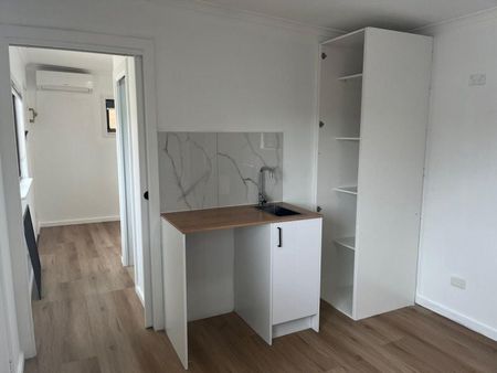 Cosy, Light-Filled Bungalow in Prime Location - Photo 3