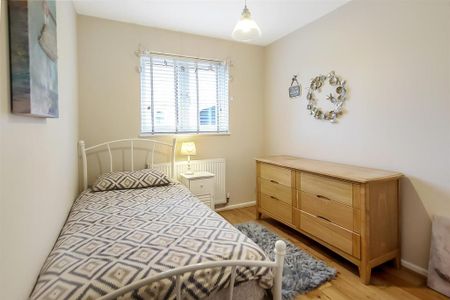 2 bedroom semi-detached bungalow to rent - Photo 4