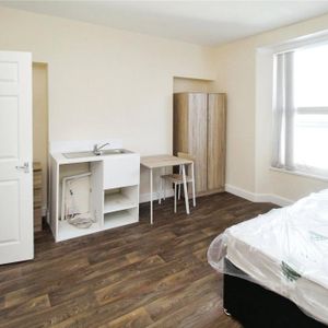 6 bedroom terraced house to rent - Photo 3